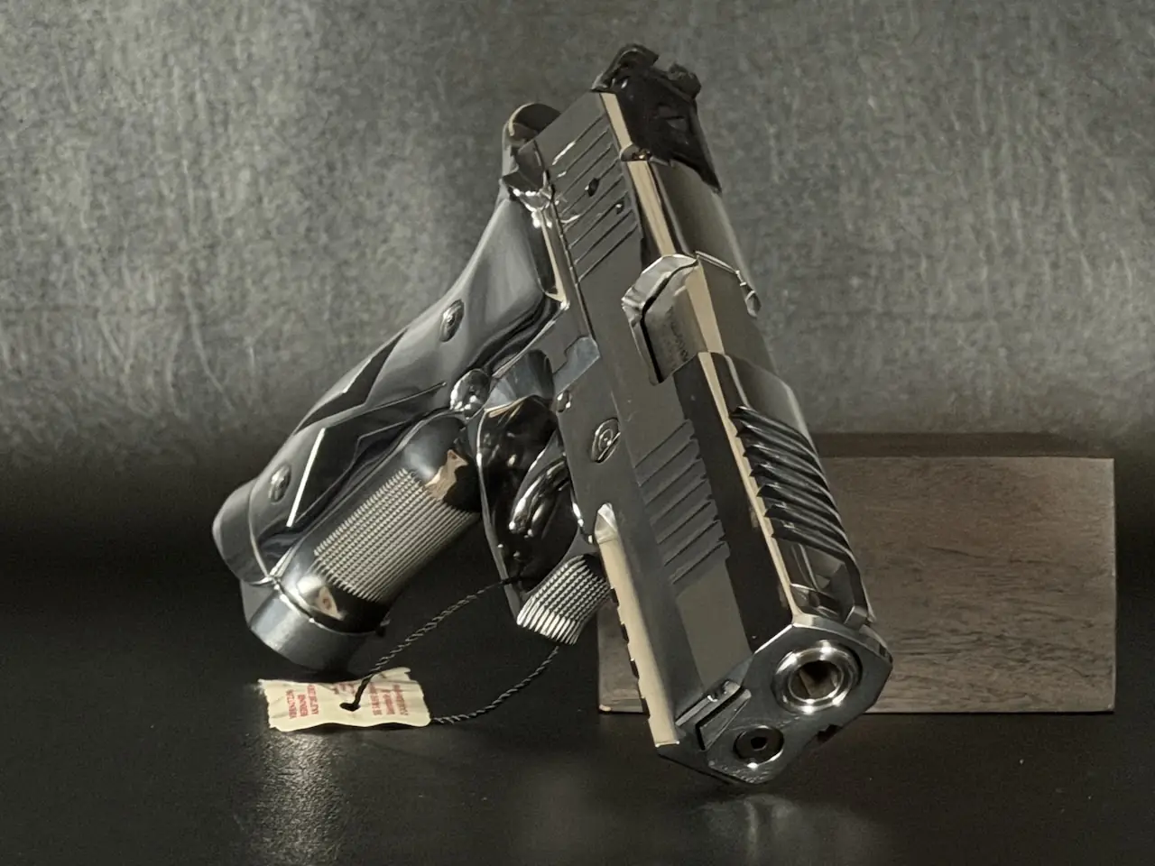 SIG-P226-X-Short-Chrome-and-Carbon-Details