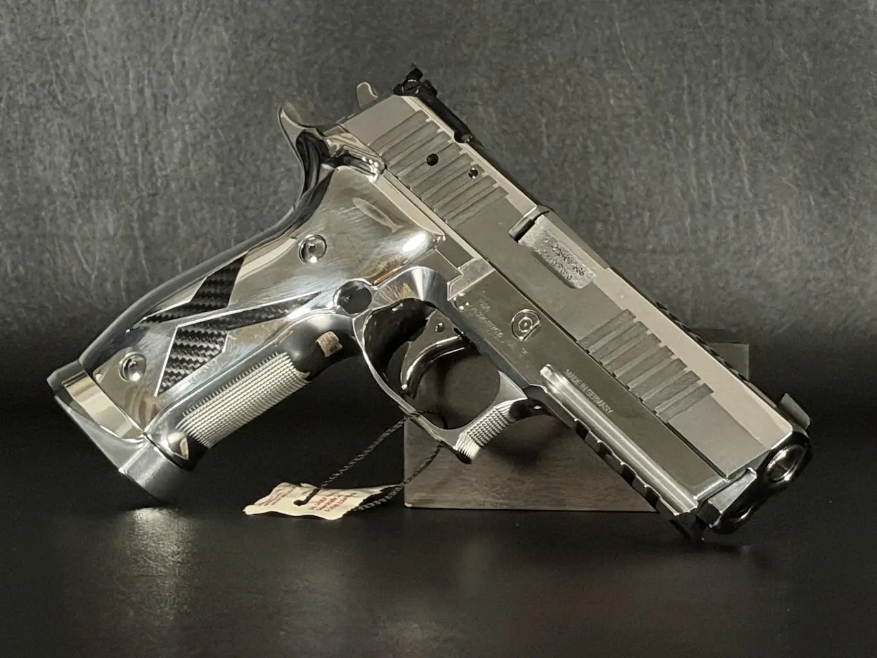 SIG-Sauer-P226-X-Short-Chrome-and-Carbon-Details